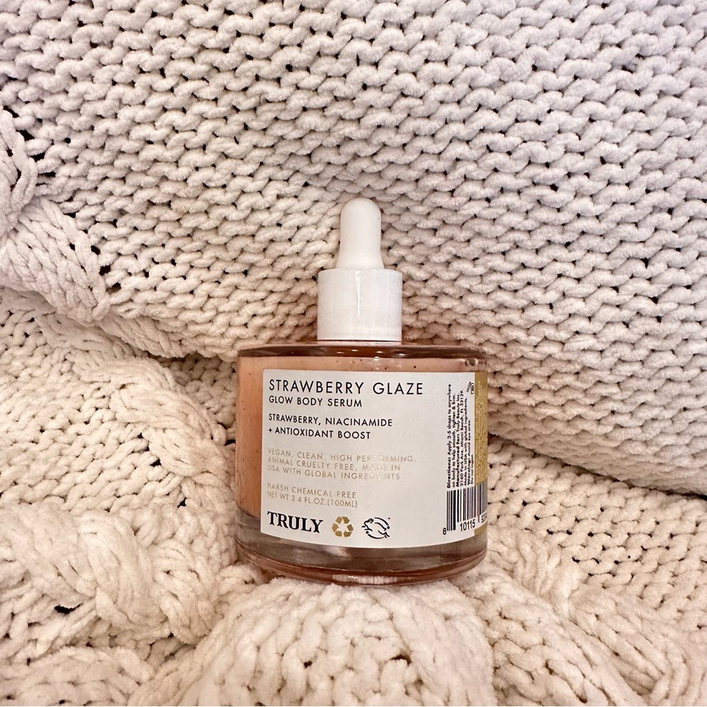 Truly Strawberry Glaze Glow body Serum